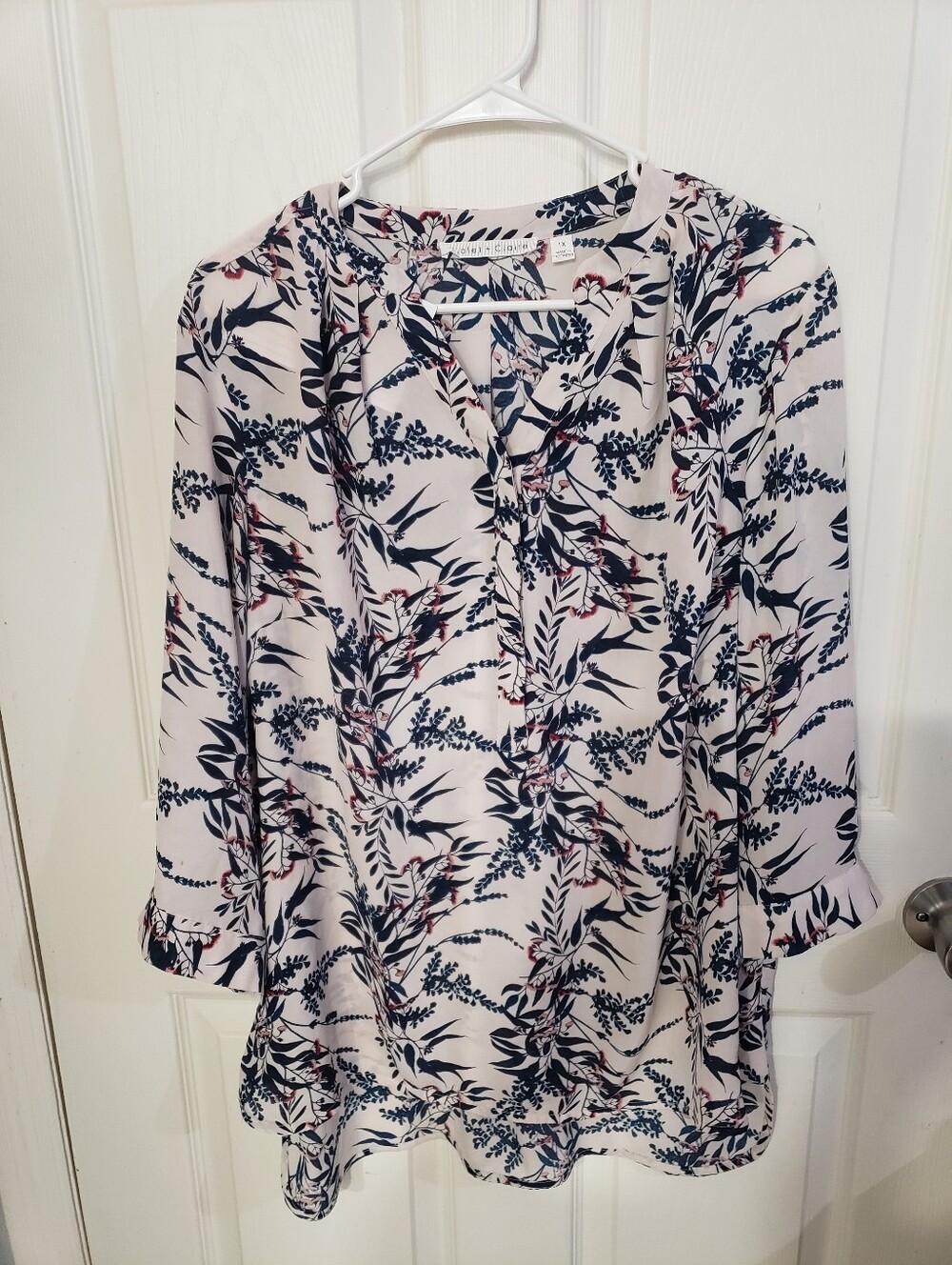 Violet And Claire 1X Blouse 3/4 Length Sleeves.